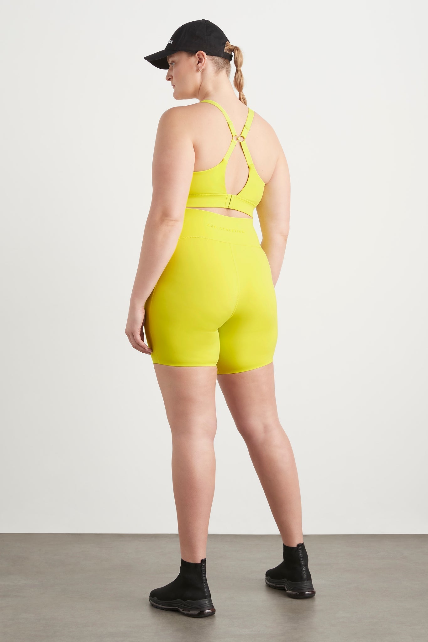 Size: 16